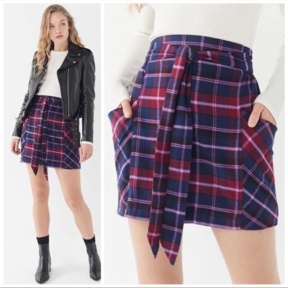 Urban Outfitters Cameron Flannel Plaid Front Tie Mini Skirt With Pockets